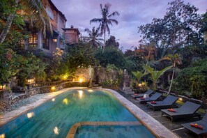 Outdoor pool, open 7:00 AM to 7:00 PM, pool loungers - Ketut's Place Bed & Breakfast Ubud (Ubud)