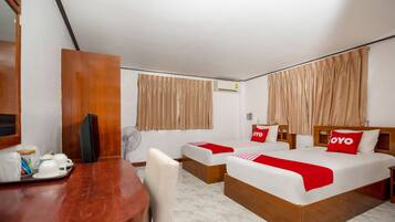 Deluxe Twin Room | Desk, free WiFi