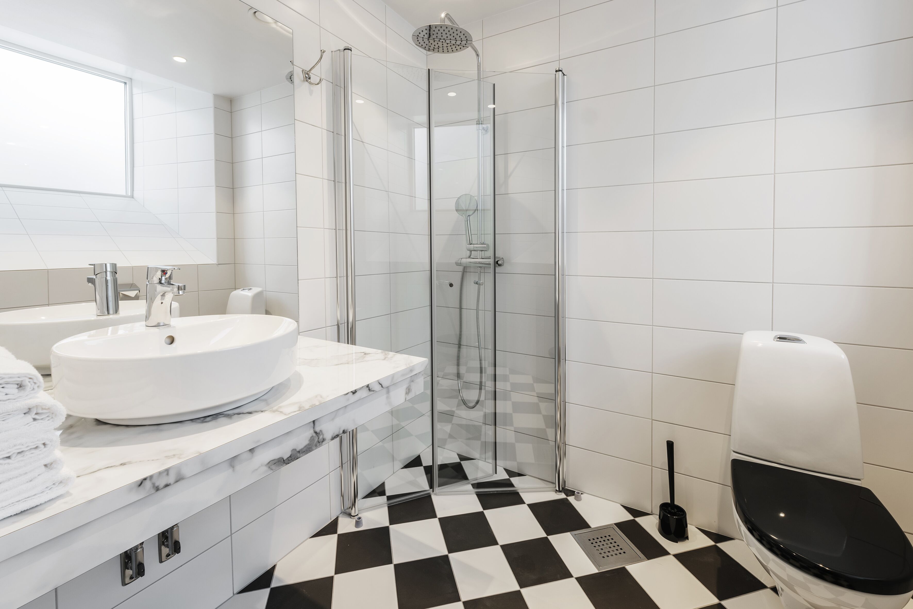 classic double or twin room, 2 single beds | bathroom | shower, hair dryer, towels