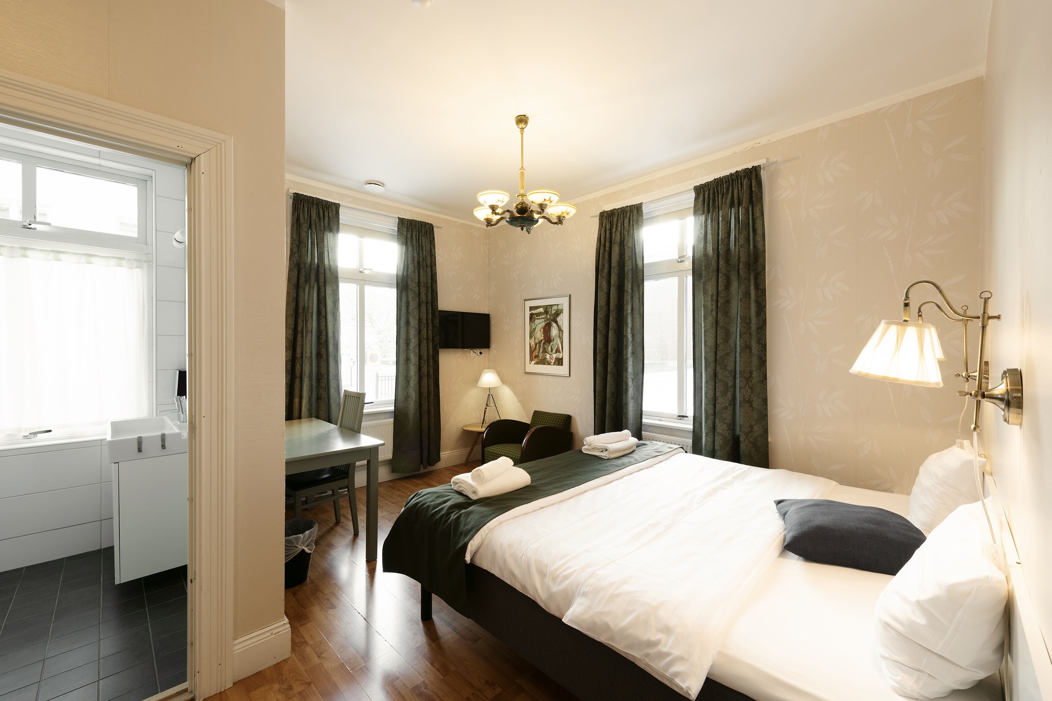 classic double or twin room, 2 single beds | individually decorated, individually furnished, desk, blackout curtains