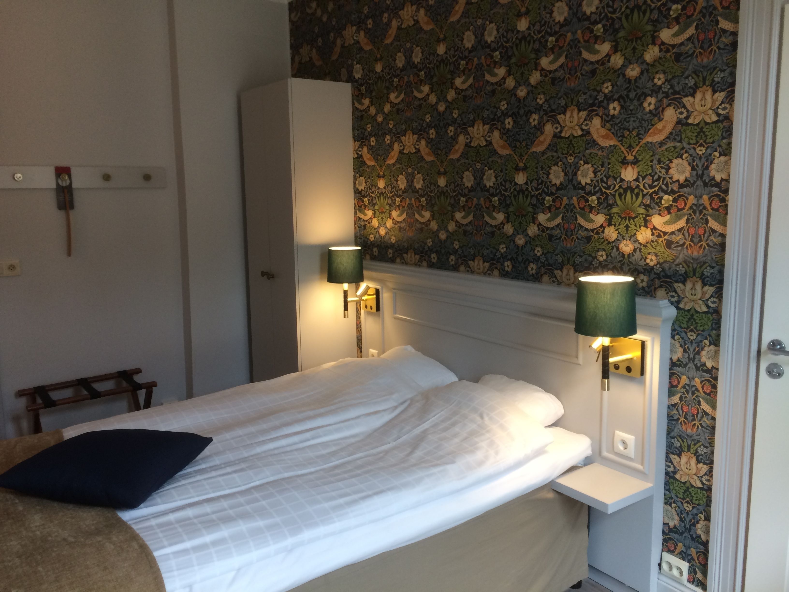 classic double room, 1 double bed | individually decorated, individually furnished, desk, blackout curtains