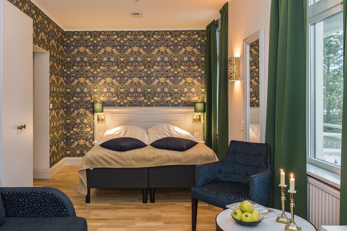 classic double or twin room, 2 single beds | individually decorated, individually furnished, desk, blackout curtains