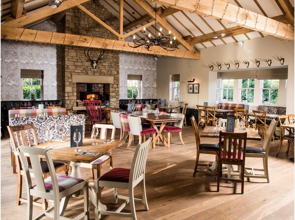 Café da manhã completo todos os dias mediante uma taxa