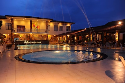 Full Moon Garden Hotel