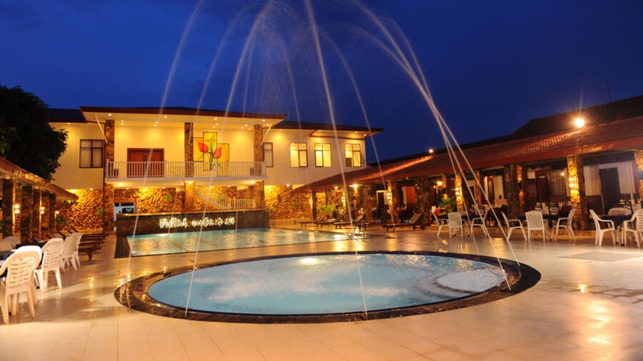 Full Moon Garden Hotel