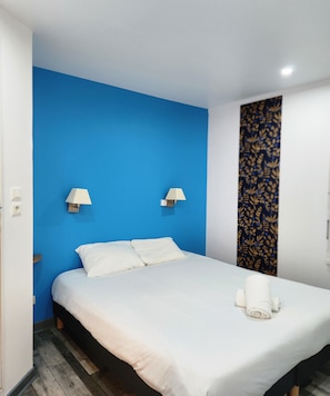 Double Room | Desk, soundproofing, free WiFi, bed sheets - Fasthôtel Avignon Nord (Le Pontet)