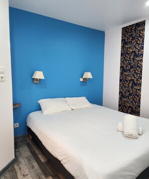 Double Room | Desk, soundproofing, free WiFi, bed sheets - Fasthôtel Avignon Nord (Le Pontet)