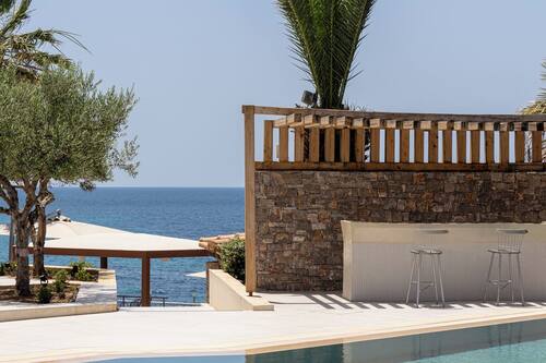 Seasonal outdoor pool, open 9:00 AM to 7:00 PM, pool umbrellas