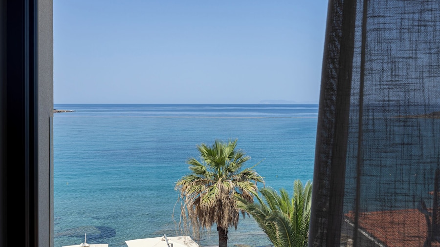 PHEIA, Vriniotis Resorts