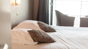 Double Room, Sea View (Small) | Hypo-allergenic bedding, minibar, in-room safe, cribs/infant beds