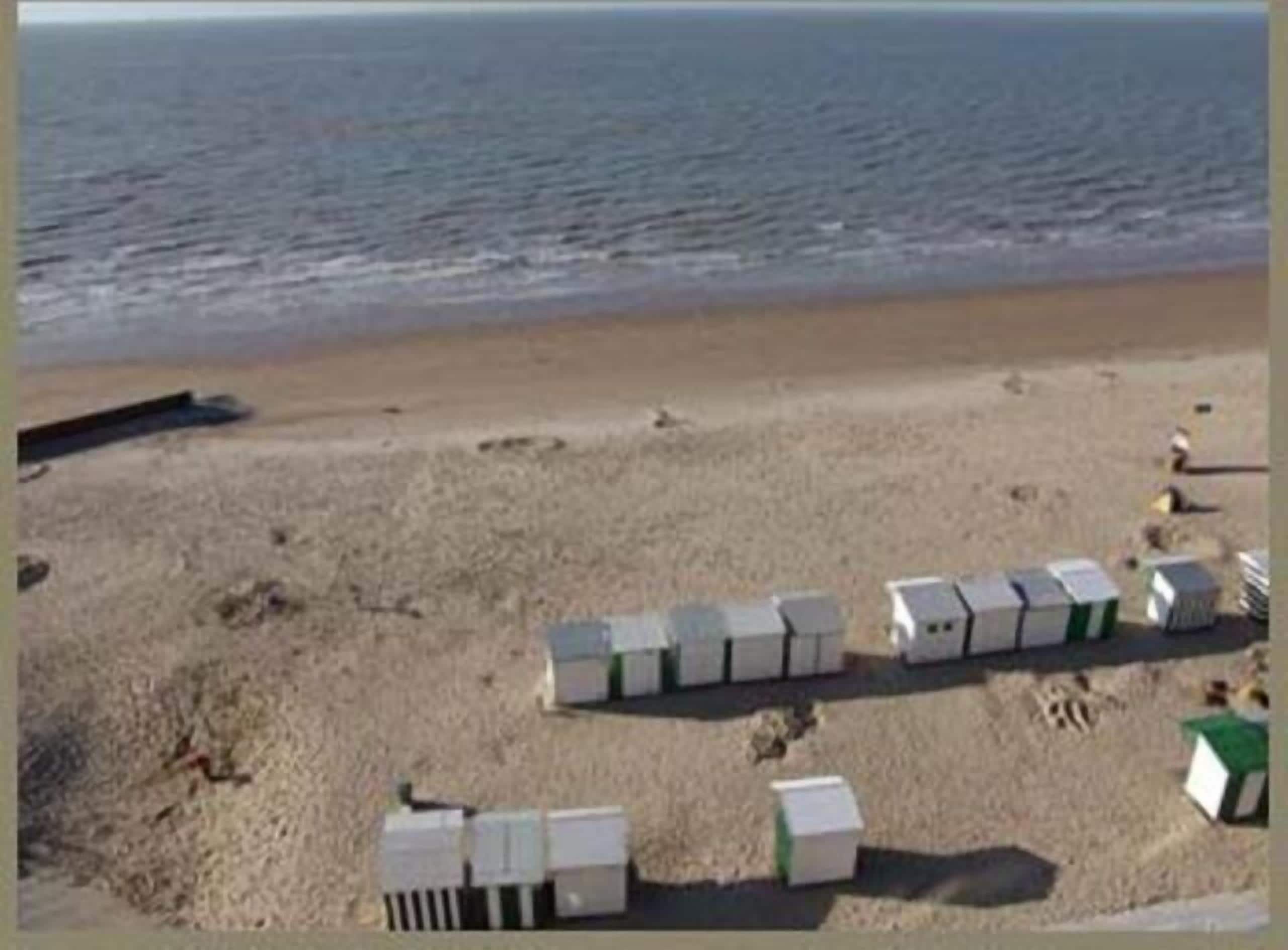 Accommodatie ligt op het strand, gratis strandhuisjes, ligstoelen