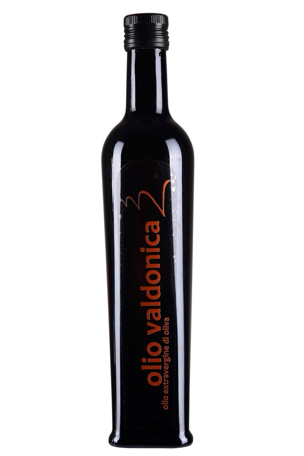 Una botella negra con la etiqueta 'olio valdonica'.