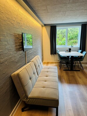 Family Room | Individually decorated, individually furnished, laptop workspace - KonceptHotel (Oksbol)