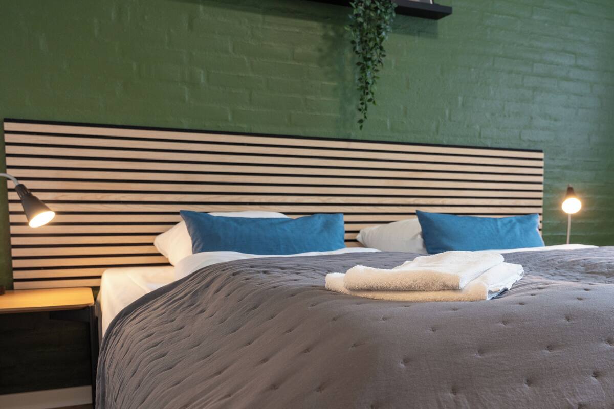 Double Room, Private Bathroom | Laptop workspace, soundproofing, WiFi (free), individually decorated