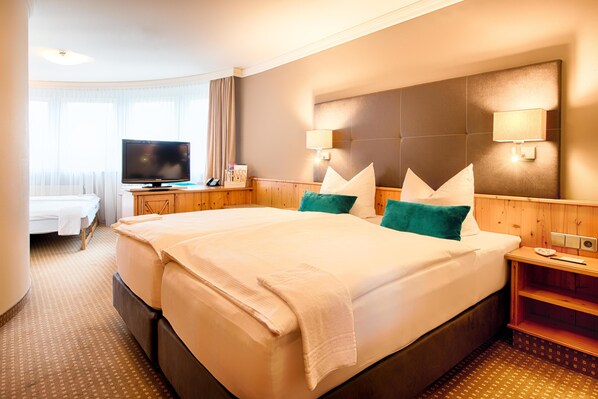 Sengetøy av topp kvalitet, minibar, skrivebord og lydisolert