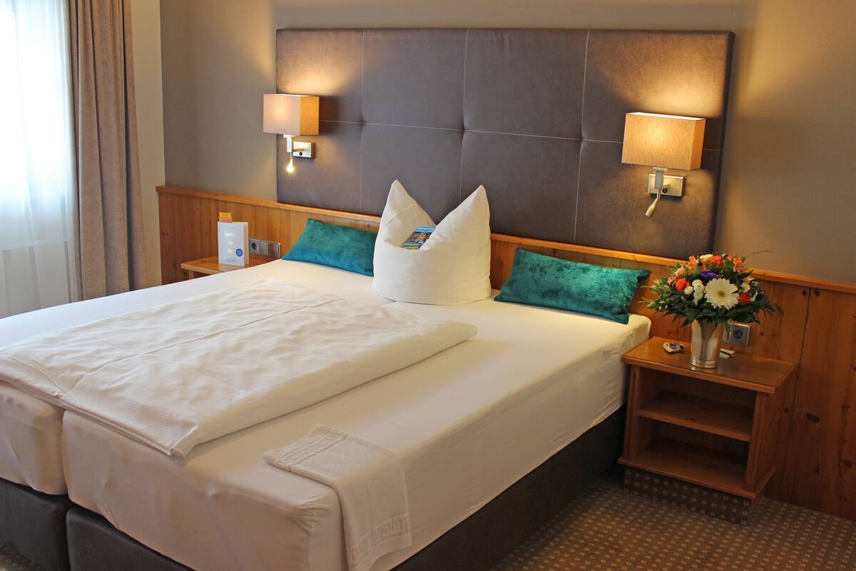 1 bedroom, premium bedding, minibar, desk