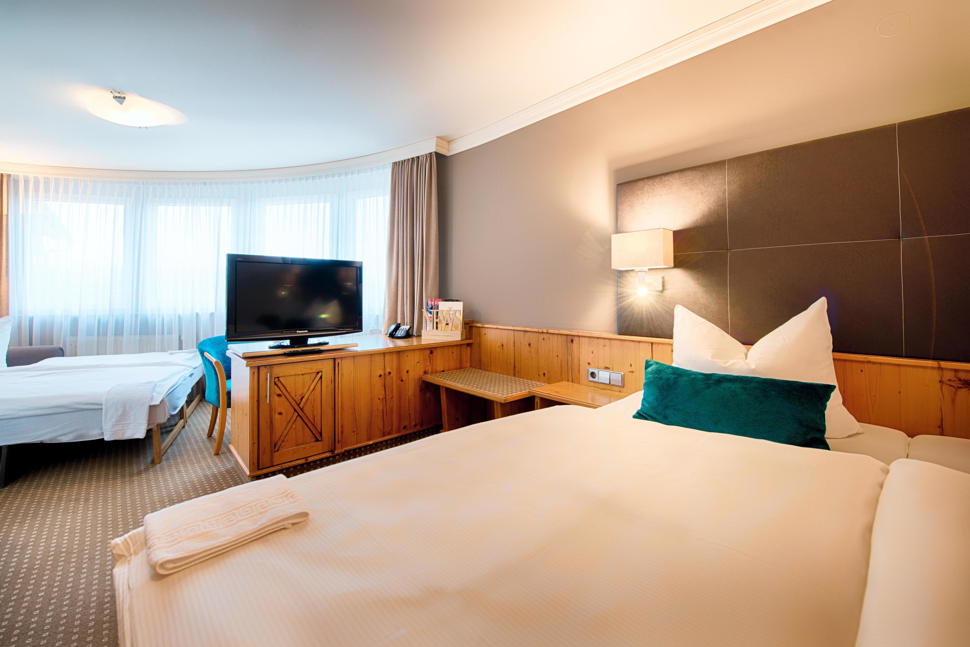 business quadruple room | 1 bedroom, premium bedding, minibar, desk