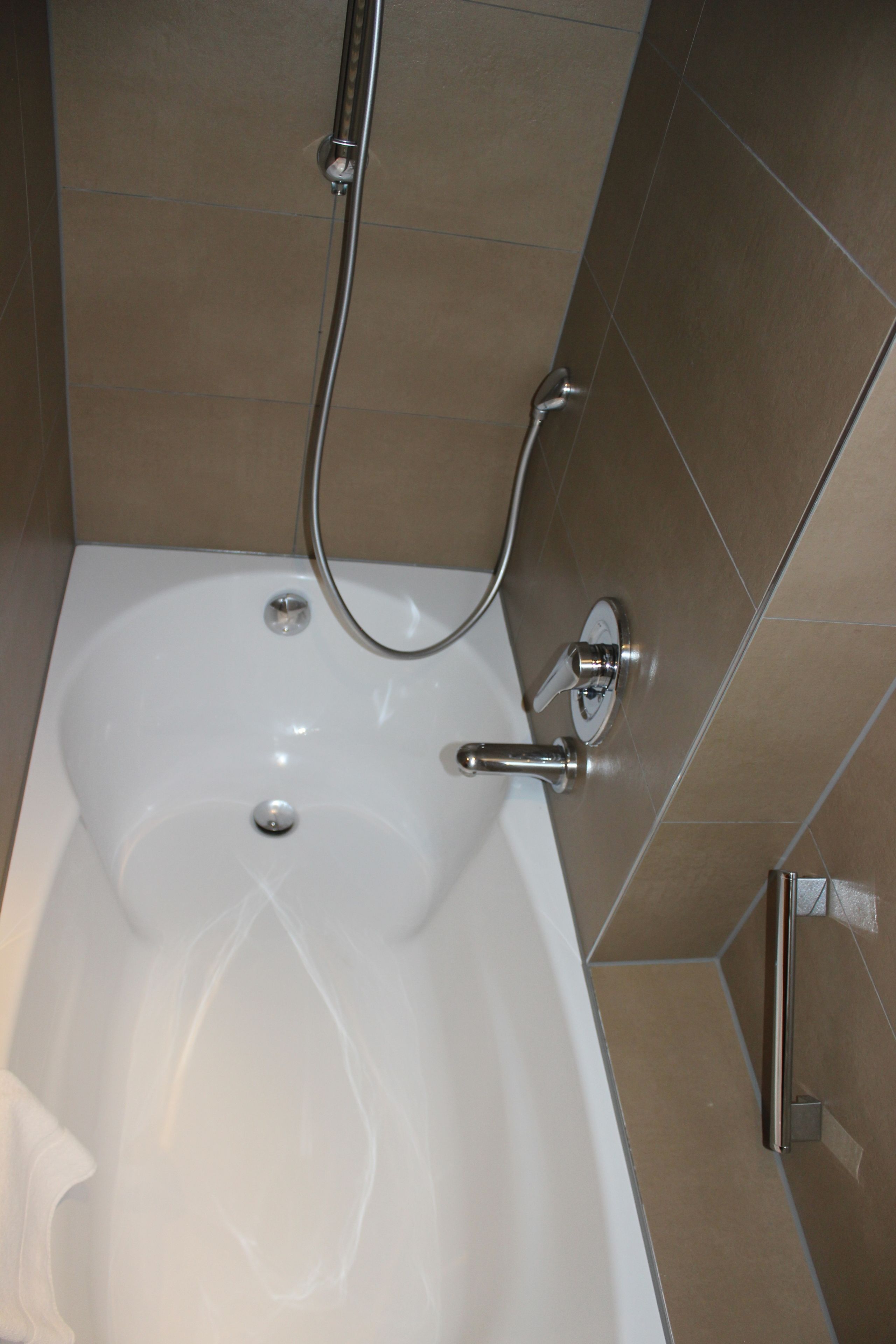 business double room | bathroom | free toiletries, hair dryer, towels