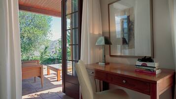 Quarto casal conforto, terraço, vista para a montanha | Roupas de cama de algodão egípcio, roupas de cama premium