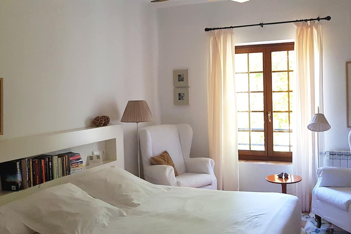 Standard Double Room, Mountain View | Egyptian cotton sheets, premium bedding, down comforters, pillowtop beds
