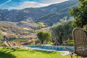 Outdoor pool, pool loungers - La Almunia del Valle (Monachil)