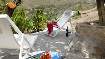 Superior tweepersoonskamer, terras, uitzicht op bergen | Uitzicht vanuit de kamer