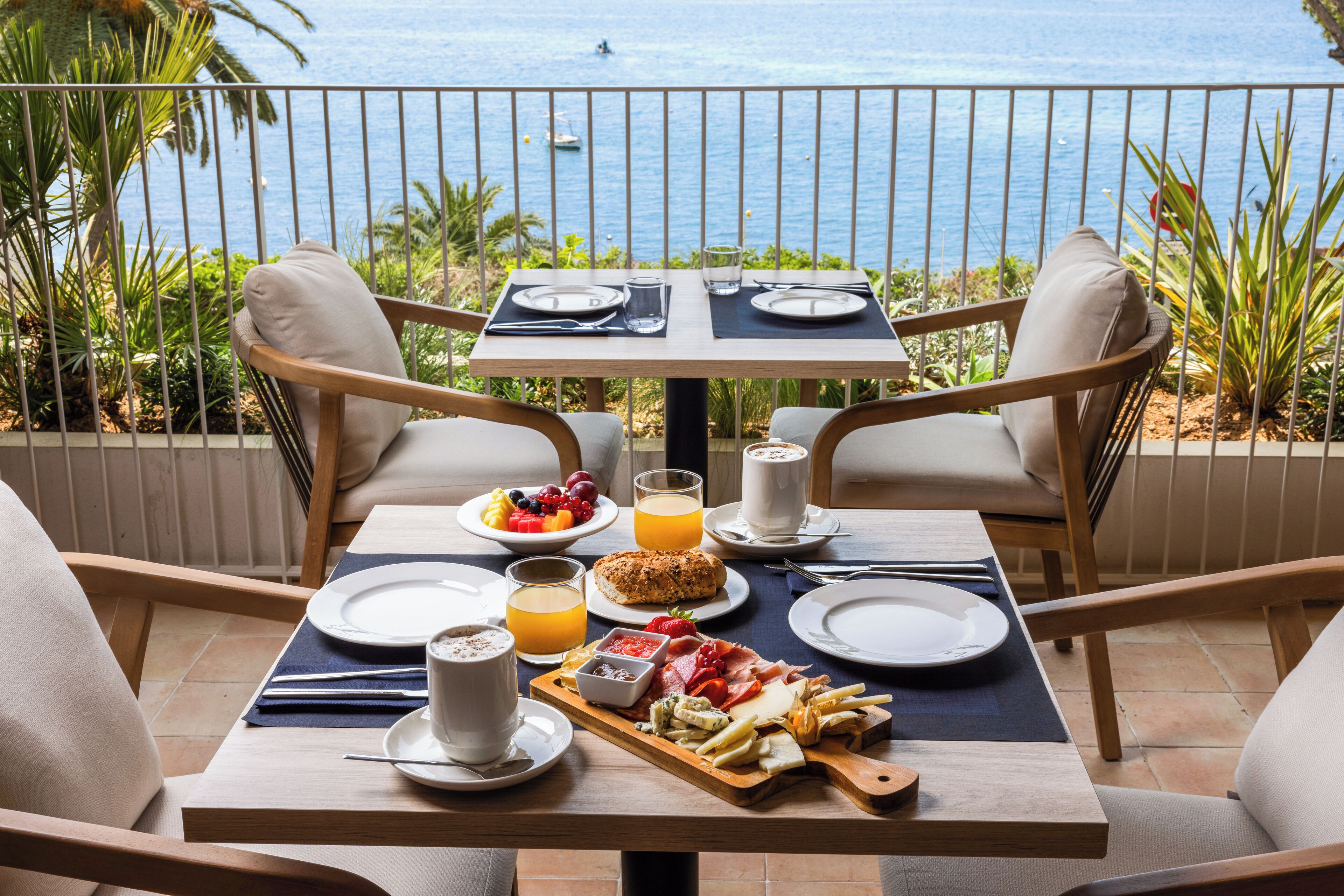 breakfast and dinner served, sea views