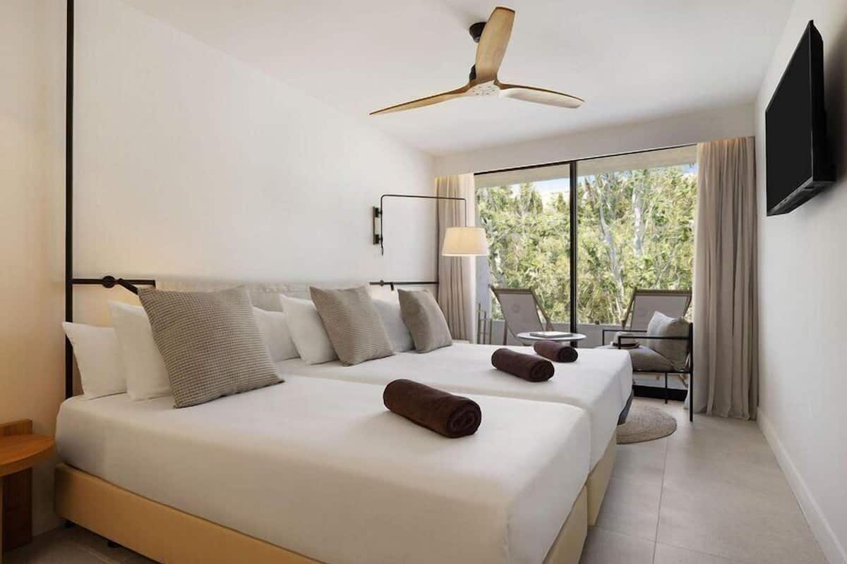 Premium Triple Room, Balcony | Minibar, in-room safe, blackout drapes, soundproofing