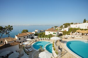 3 outdoor pools, open 10:00 AM to 7:00 PM, pool umbrellas, sun loungers