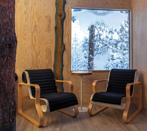 Mirror Cube | Minibar, individuelt dekorert, individuelt innredet og blendingsgardiner