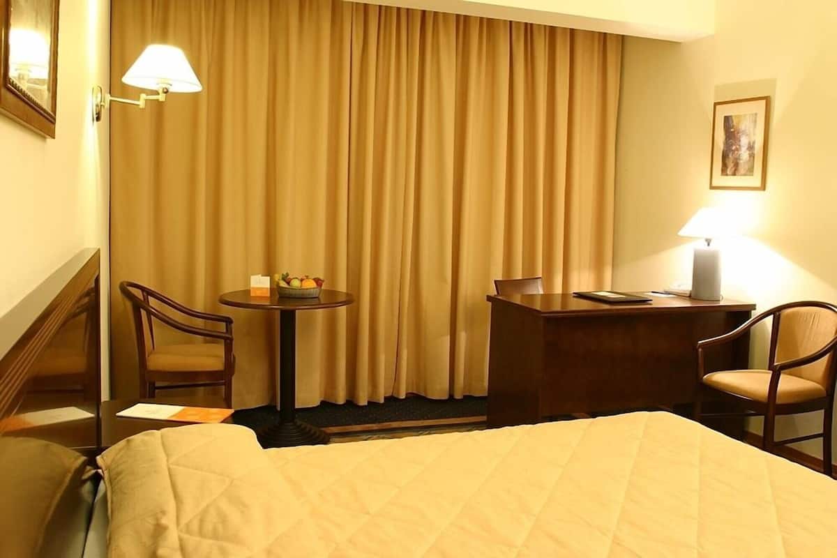 Coffres-forts dans les chambres, bureau, Wi-Fi gratuit, draps fournis