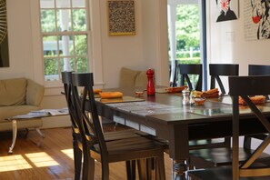 Breakfast area - SEVEN - Shelter Island Guest House (Shelter Island Heights)