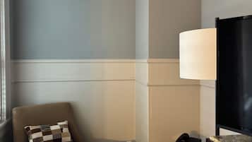 Iron/ironing board, free WiFi, bed sheets