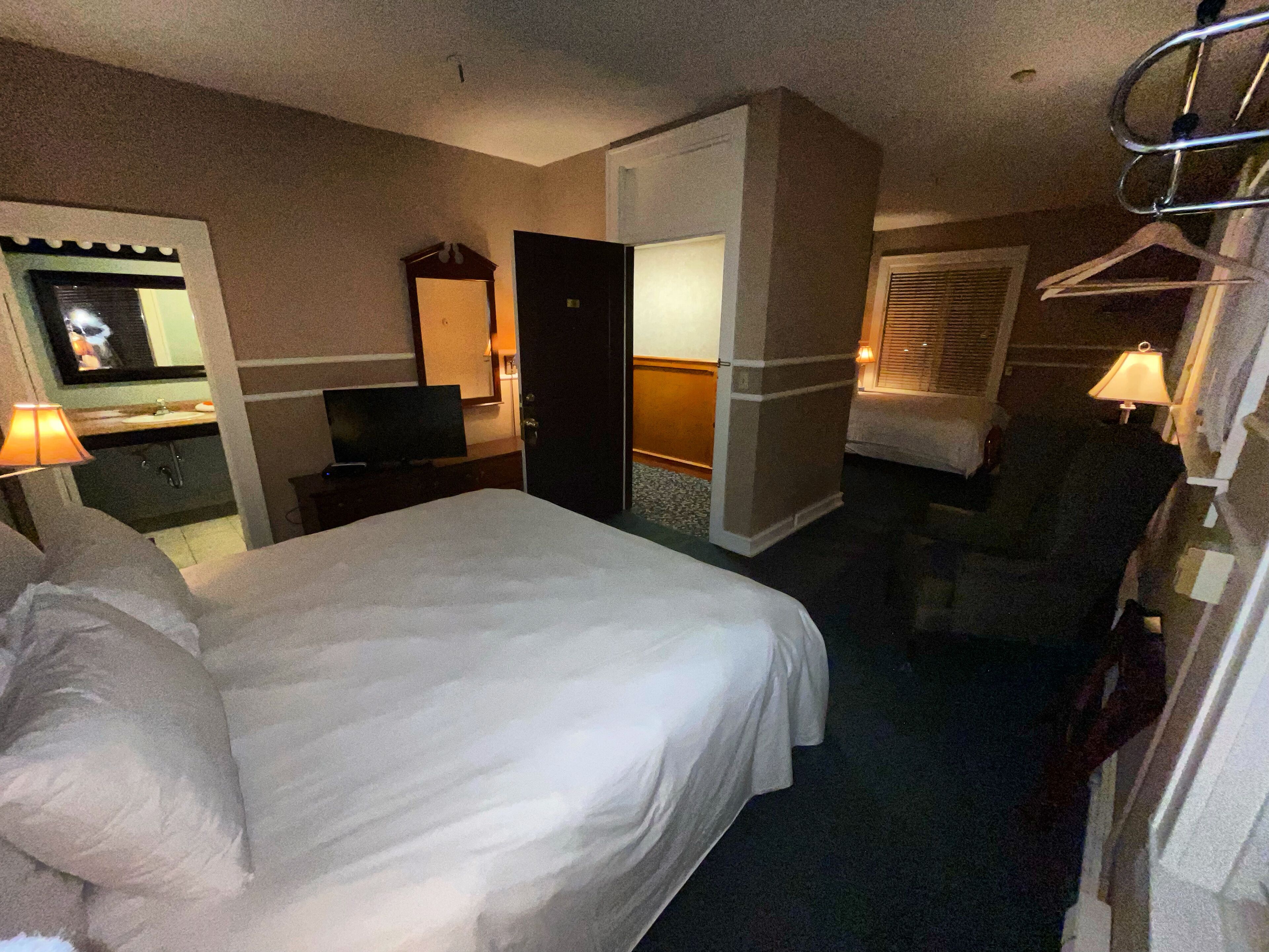 executive room | 1 bedroom, iron/ironing board, free wifi, bed sheets