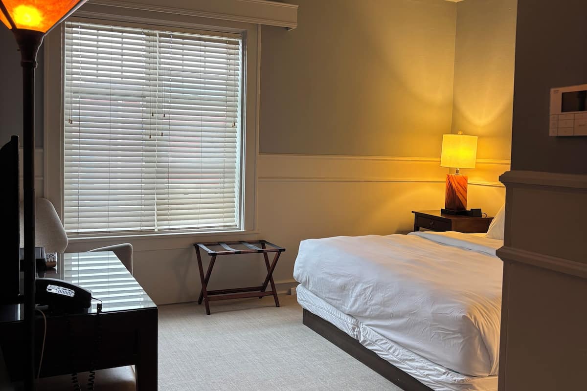 Family Room | Iron/ironing board, free WiFi, bed sheets
