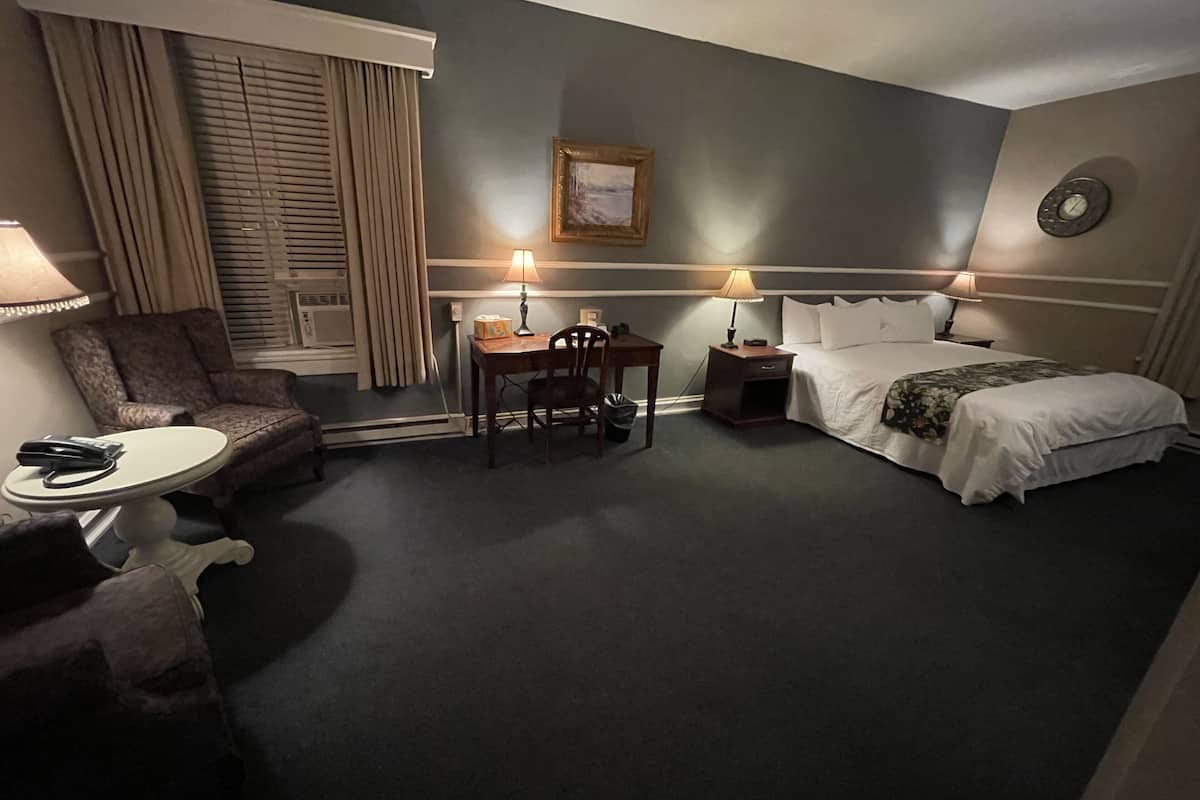 honeymoon room | 1 bedroom, iron/ironing board, free wifi, bed sheets