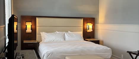 Chambre majestueuse | Fer et planche Ă repasser, accĂšs au Wi-Fi (inclus), literie fournie
