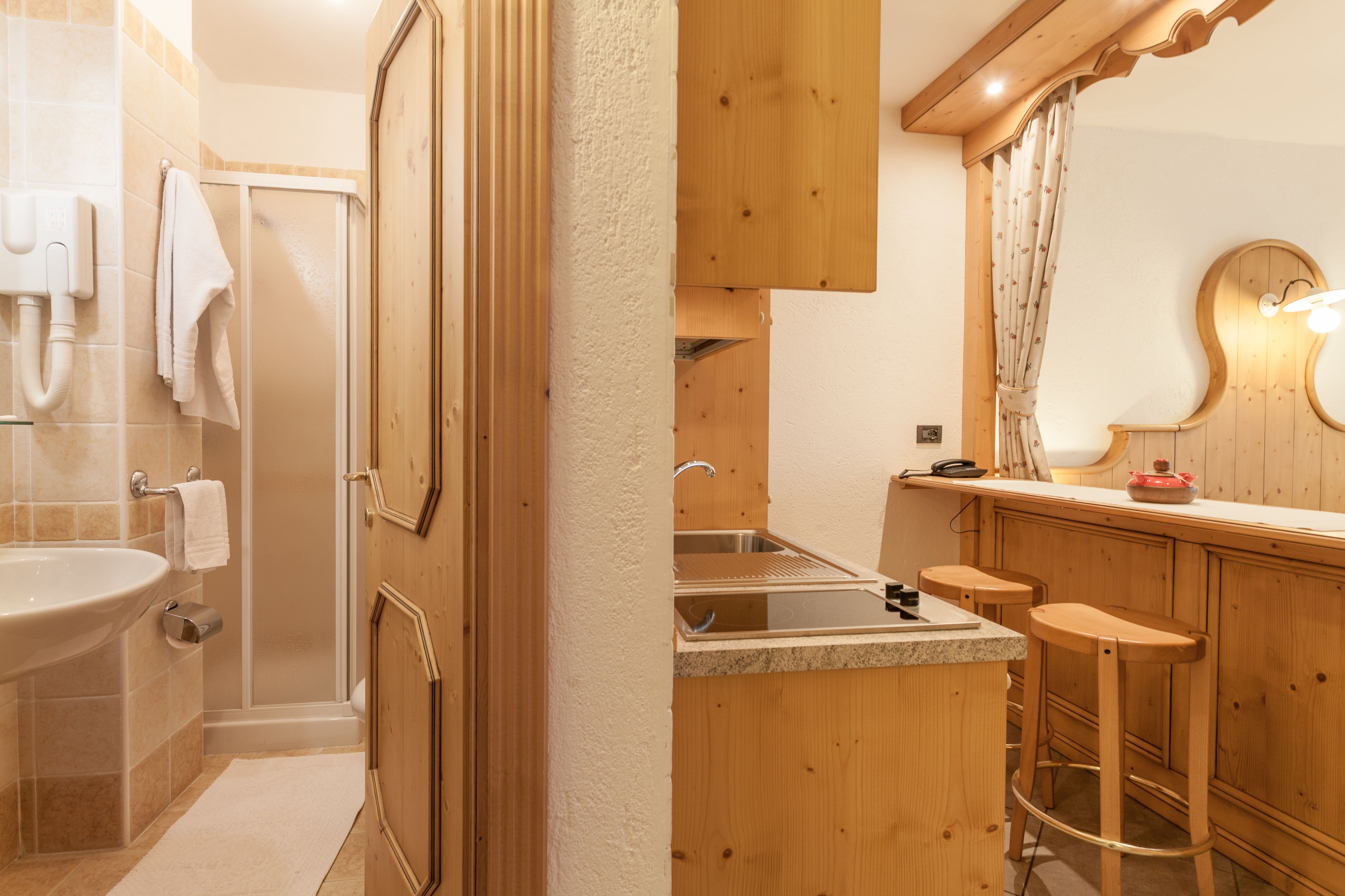 studio | bathroom | shower, free toiletries, hair dryer, bidet