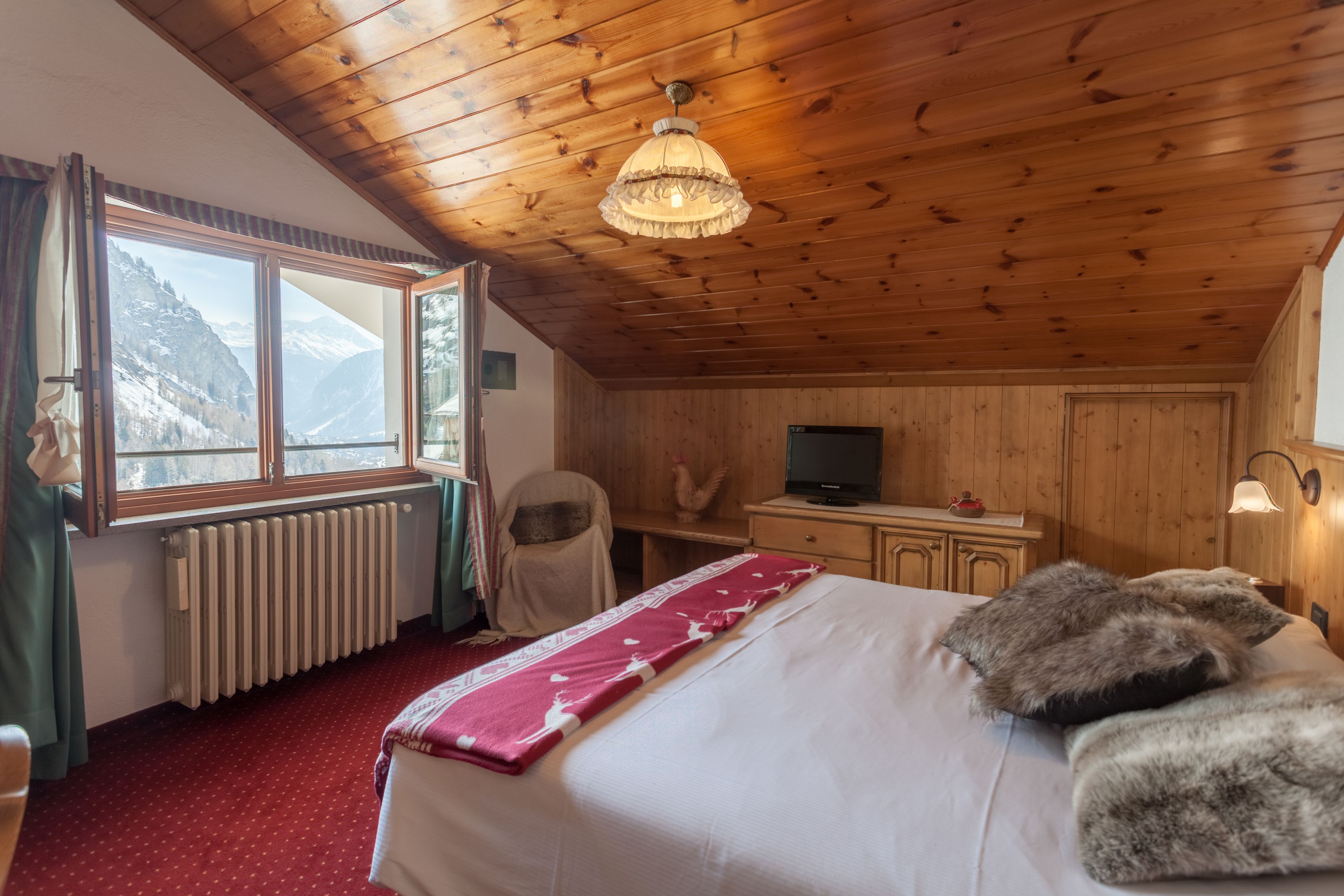 family suite | 1 bedroom, down duvets, minibar, in-room safe