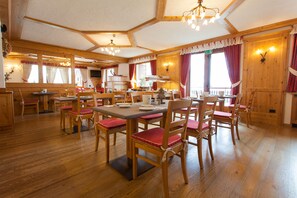 Free buffet breakfast