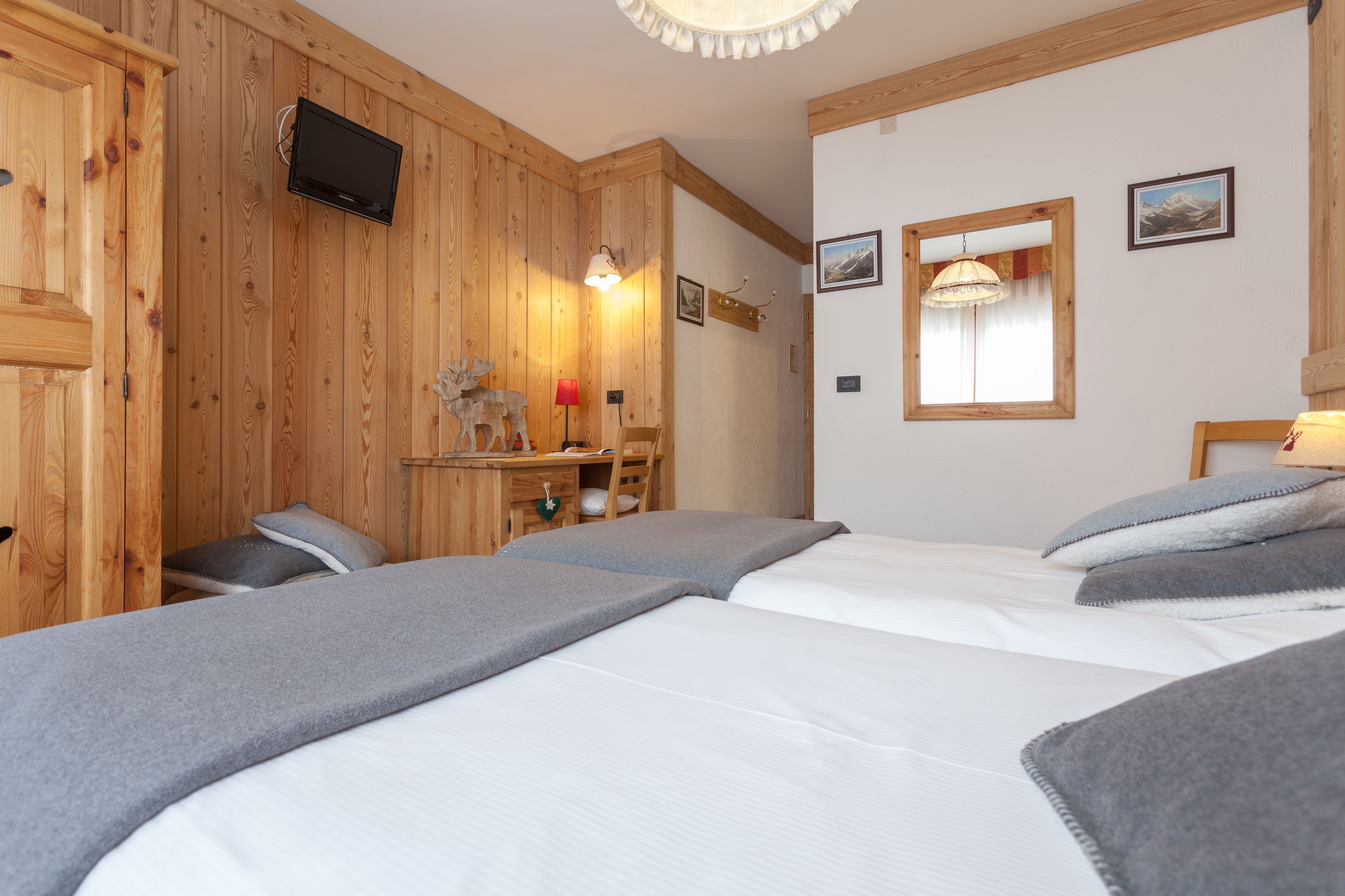 standard double or twin room | 1 bedroom, down duvets, minibar, in-room safe