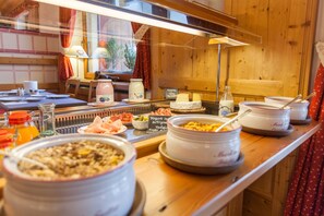 Free buffet breakfast  - Hotel La Vallee Blanche (Courmayeur)