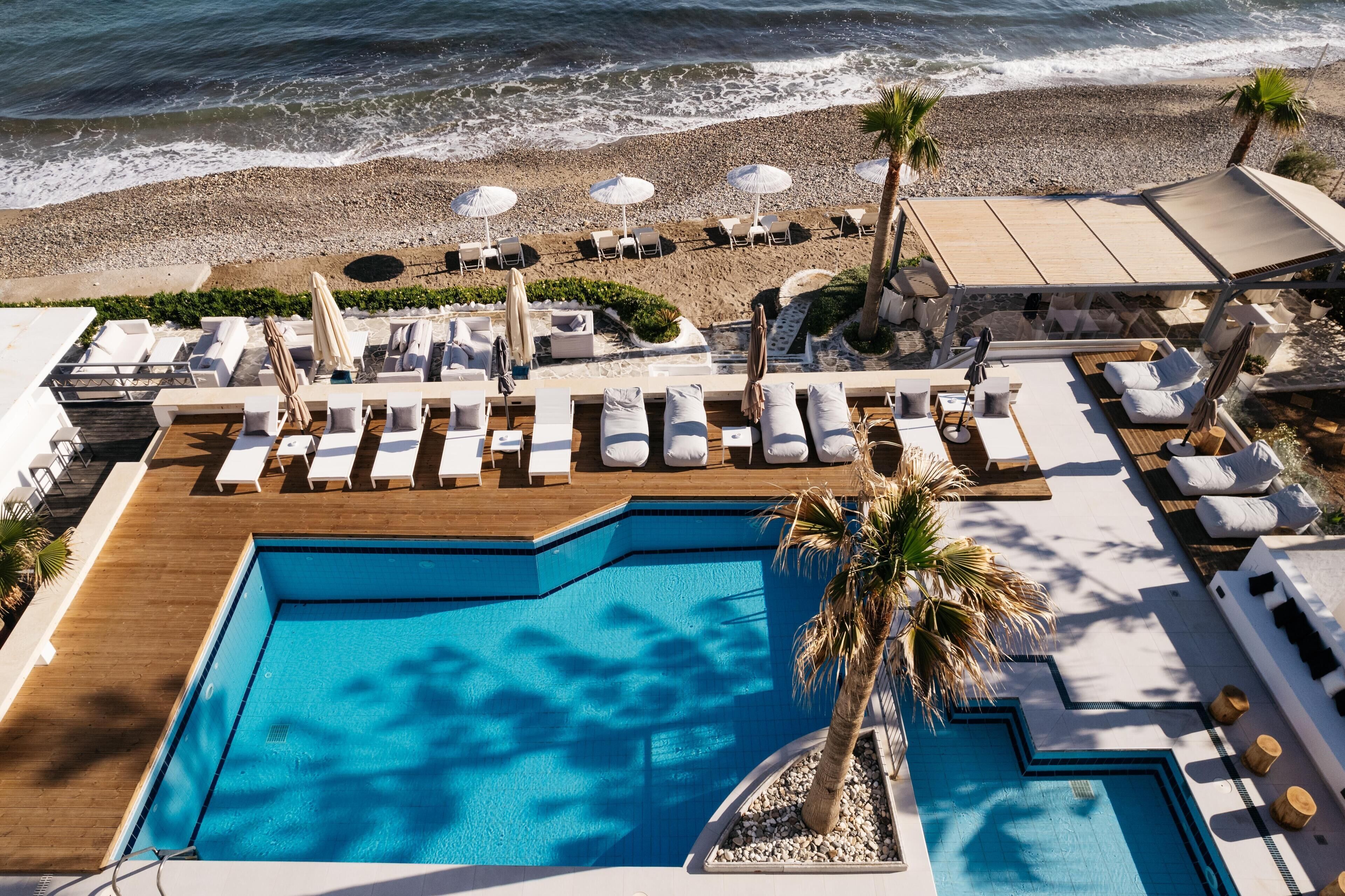 Seasonal outdoor pool, pool umbrellas, sun loungers