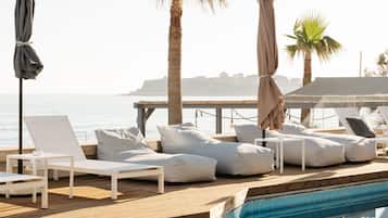 Seasonal outdoor pool, pool umbrellas, sun loungers