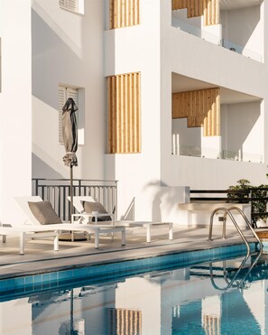 Seasonal outdoor pool, pool umbrellas, sun loungers