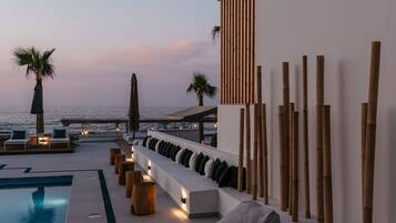 Seasonal outdoor pool, pool umbrellas, sun loungers