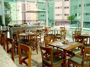 Daily buffet breakfast for a fee - Upper Hotel (São Paulo)