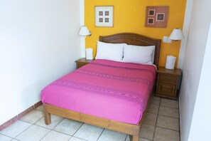 Ruang kerja komputer riba, seterika/papan seterika, Wi-fi percuma 