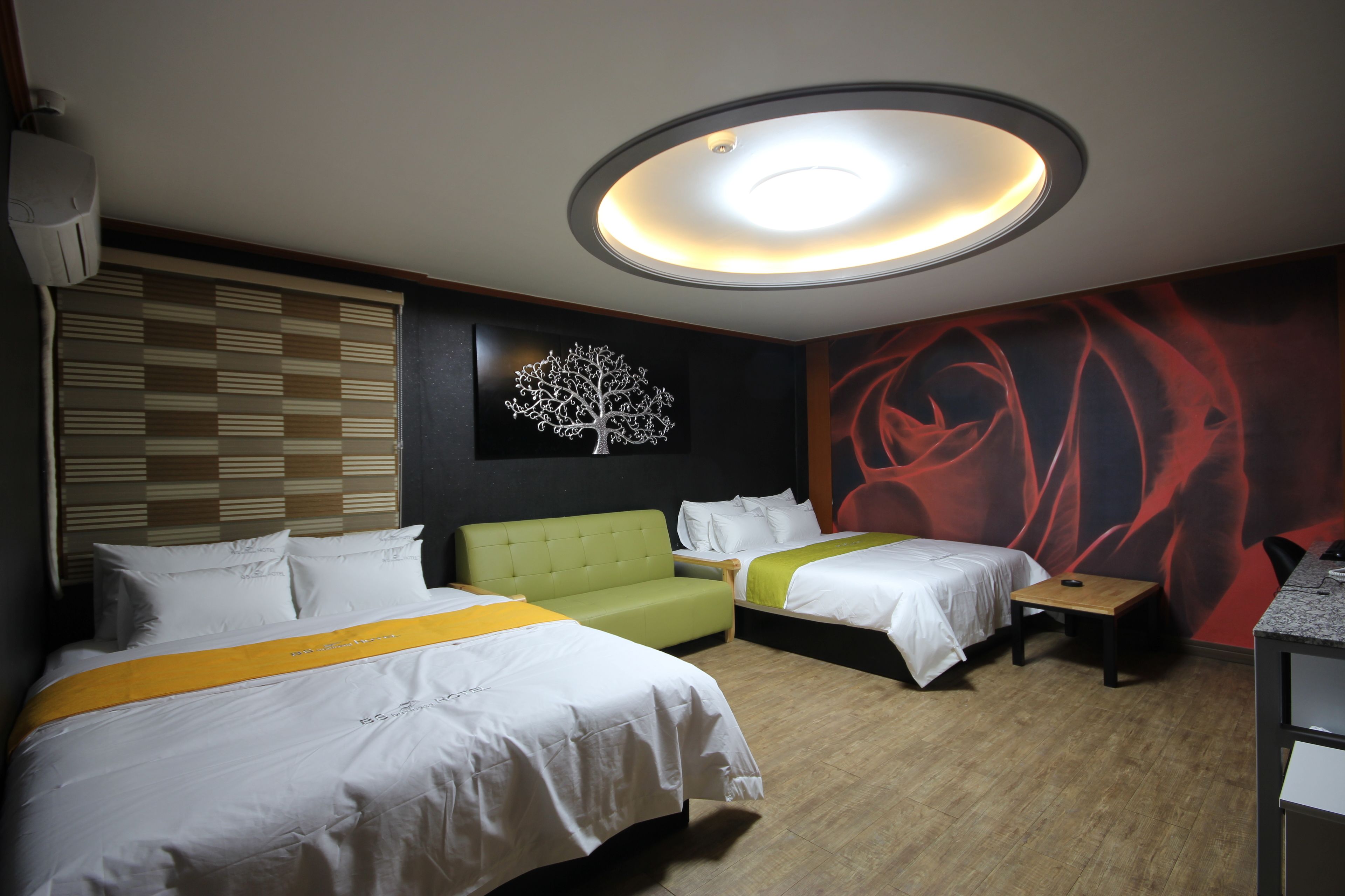 Executive Room | Desk, free WiFi, bed sheets