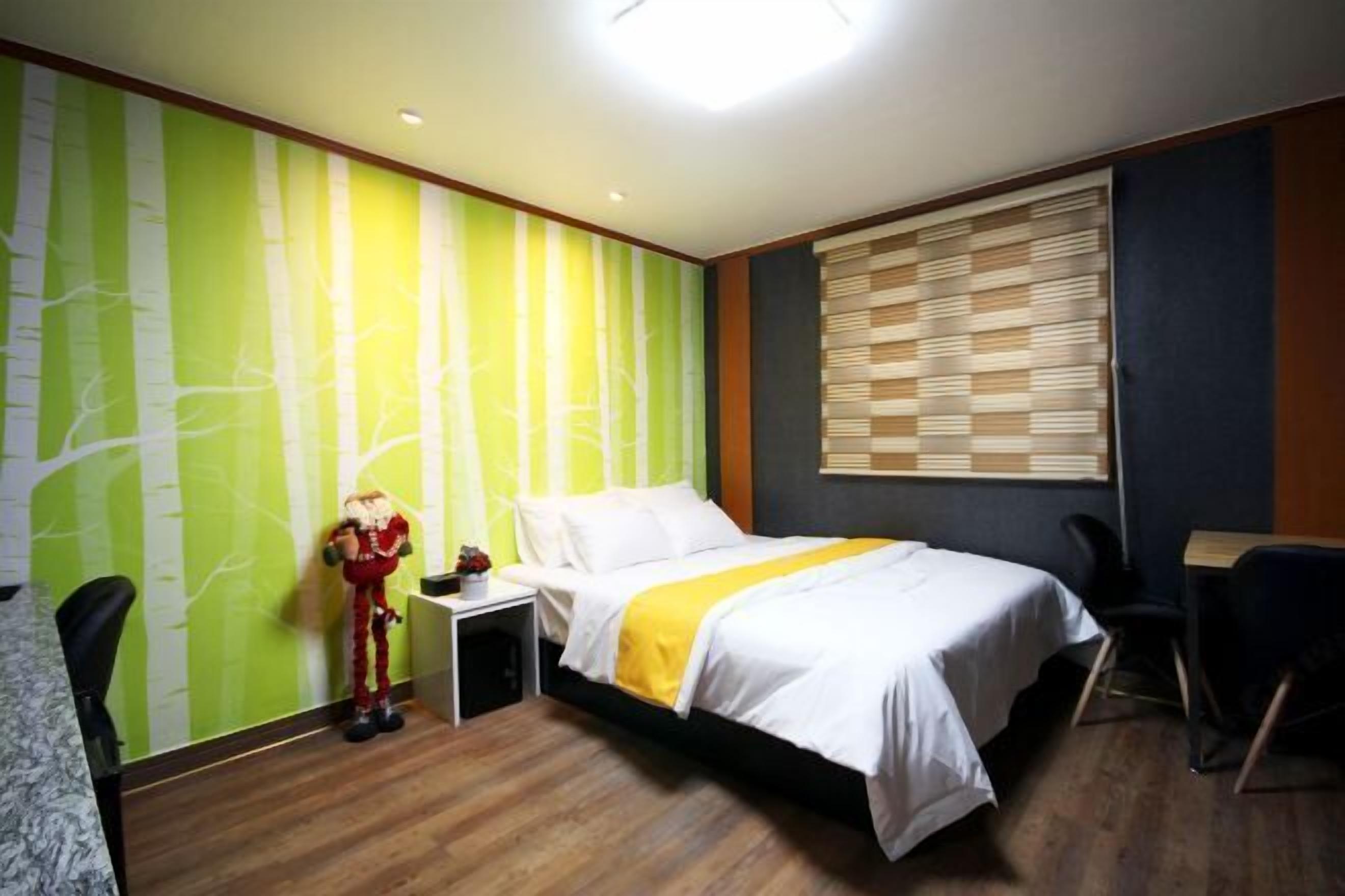 Escrivaninha, Wi-Fi de cortesia, roupa de cama